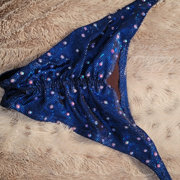 Competition bikini - Picture 3 of 5